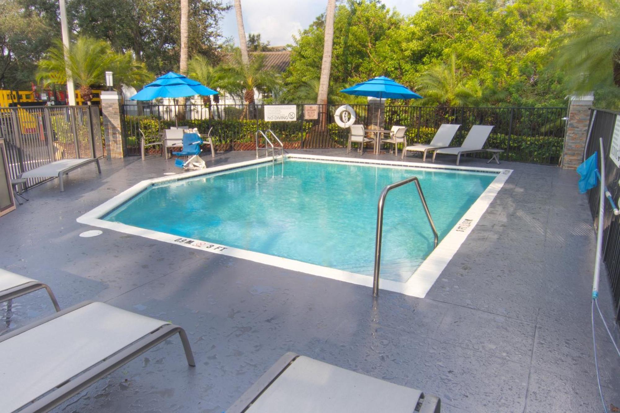 Holiday Inn Express And Suites Fort Lauderdale Airport West By Ihg Davie Exterior foto
