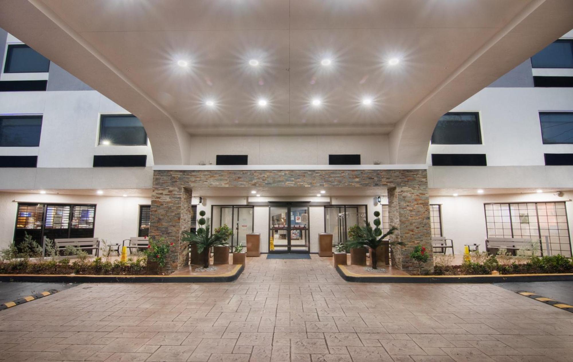 Holiday Inn Express And Suites Fort Lauderdale Airport West By Ihg Davie Exterior foto